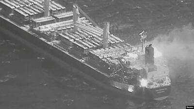 سنتکام: حمله حوثی‌ها باعث آتش‌سوزی در کشتی باری و جراحت شدید یک خدمه شد