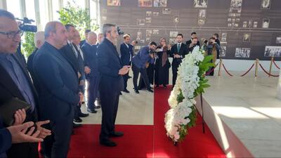 ادای احترام باقری‌کنی بر مزار رئیس جمهور اسبق عراق