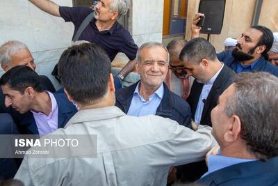 (تصاویر) مسعود پزشکیان دفتر انتخاباتی خود را در قم افتتاح کرد