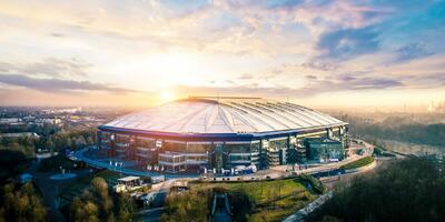 تونل جذاب استادیوم بازی انگلیس و صربستان‌ را ببینید