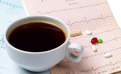 ۱۰ دارویی که نباید هم‌زمان با قهوه مصرف کرد