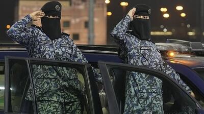 عکسی از افسران زن در رژه نیروهای نظامی در عربستان
