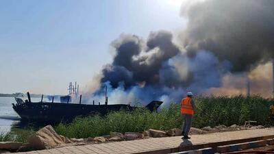 فیلم آتش سوزی مهیب 3 لنج در اسکله تجاری آبادان