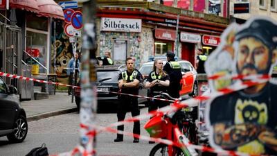 (ویدئو) حمله مهاجم تبر به دست به هواداران هلند در هامبورگ