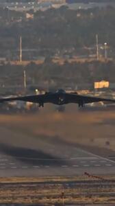 (ویدئو) پرواز B-۲ Spirit؛ یکی از قدرتمندترین بمب افکن های جهان