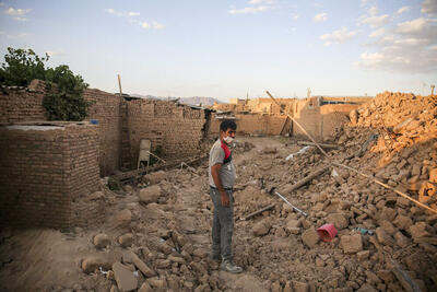 تصاویری از خسارات زلزله ۵ ریشتری در کاشمر ؛ اسکان اضطراری مردم زلزله زده شهرستان کاشمر