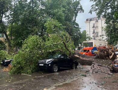 طوفان در مسکو / ۲ کشته و بیش از ۱۰ مصدوم