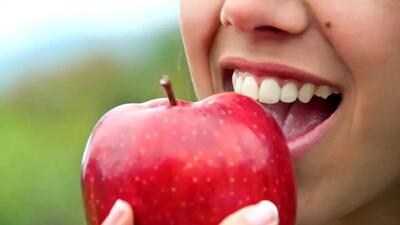 خوردن بعضی از میوه ها مثل مسواک زدن است