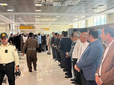 استقبال از پزشکیان و آذری جهرمی در فرودگاه شیراز (فیلم)