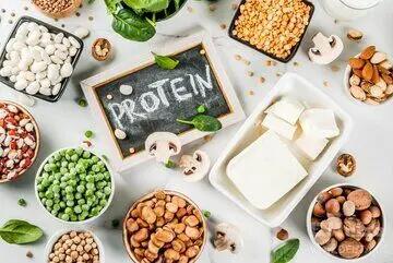 ۵ نشانه که می‌گوید که پروتئین بدن‌تان کم است
