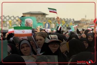 سعید جلیلی کاندیدای انتخابات ریاست جمهوری در اجتماع هواداران تهرانی خود در میدان آیینی امام حسین حضور یافت