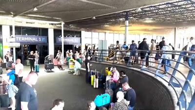 ویدیوها. تصاویری از هرج و مرج در فرودگاه منچستر در پی قطع برق؛ ده‌ها پرواز لغو شدند