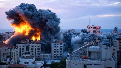 ببینید | لحظه هدف قرار دادن ساختمان مسکونی در غزه توسط جنگنده‌های اسرائیل