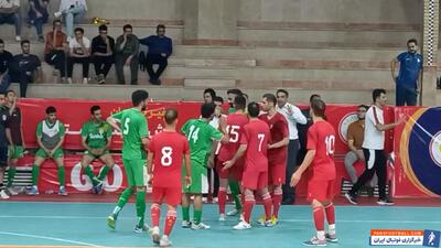 درگیری شدید در دیدار دوستانه - پارس فوتبال | خبرگزاری فوتبال ایران | ParsFootball
