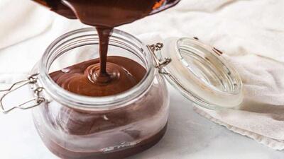 آموزش سس شکلات با شکلات تخته ای و کره براق