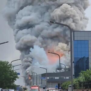 فیلم زنده زنده سوختن مرگبار 22 نفر در آتش سوزی کارخانه باتری‌سازی !
