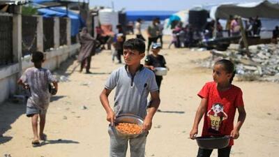 بروز مسمومیت غذایی در غزه پس از خوردن غذای فاسد