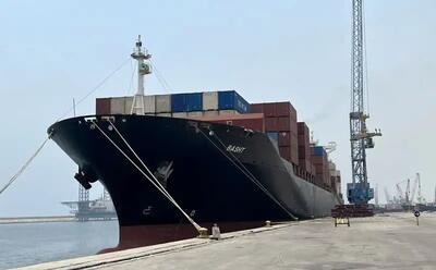 پهلودهی یکی از بزرگ‌ترین کشتی‌های کانتینری ایران در عسلویه