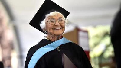 عجیب و غریب؛ زن 105 ساله از بهترین دانشگاه آمریکا فارغ التحصیل شد!