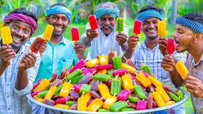 نحوه تهیه بستنی میوه‌ای به روش پدر و پسران هندی (فیلم)