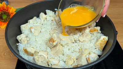 (ویدئو) نحوه پخت یک غذا با فیله مرغ، تخم مرغ و برنج به سبک اسپانیایی ها