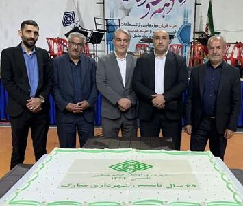 توزیع کیک ۱۰۰ متری به مناسبت عید غدیر خم/ ویدئو