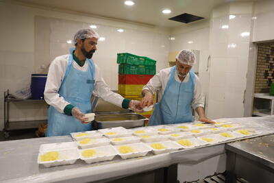 توزیع بیش از ۳۵۰۰ وعده غذای گرم در طرح «اطعام غدیر» در سیریک