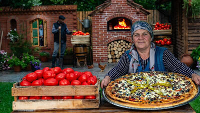 (ویدئو) پخت پیتزای غول پیکر با گوشت گاو توسط بانوی روستایی آذربایجانی