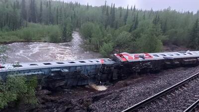 (ویدیو) خروج قطار مسافربری از ریل؛ بیش از ۷۰ نفر زخمی شدند