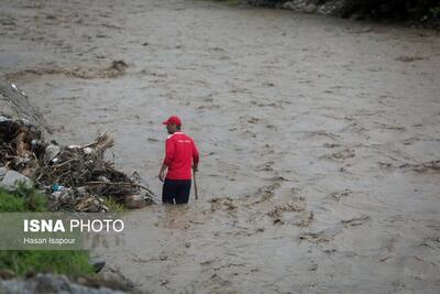 (تصاویر) جستجوی هلال احمر برای پیدا شدن مفقودین سیل سوادکوه