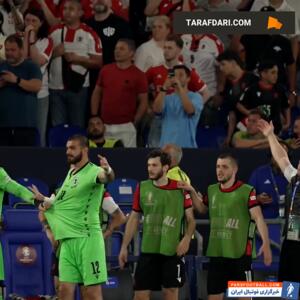 کواراتسخلیا و رفتن به سمت کریستیانو رونالدو هنگام جشن صعود تاریخی گرجستان به مرحله حذفی یورو - پارس فوتبال | خبرگزاری فوتبال ایران | ParsFootball