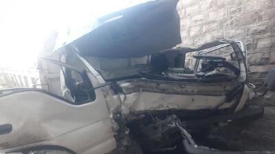 سقوط خودروی کامیونت در اتوبان کرج - قزوین
