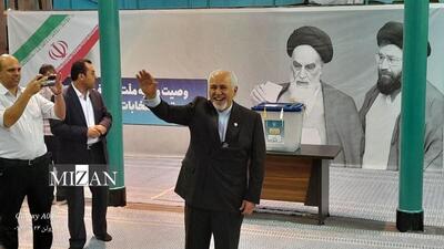عکسی از لحظه رأی دادن محمد جواد ظریف