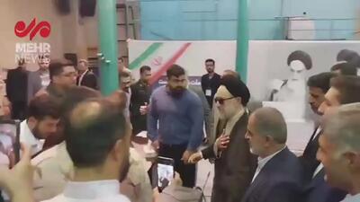 لحظه ورود محمد خاتمی به حسینیه جماران و رای دادن /فیلم