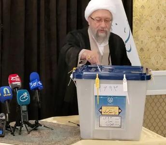 آیت الله آملی لاریجانی در انتخابات شرکت کرد