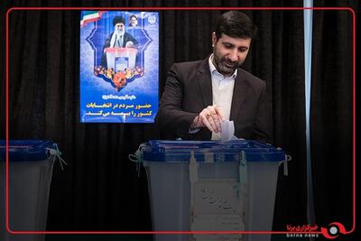 هادی طحان‌نظیف سخنگوی شورای نگهبان رای خود را به صندوق انداخت