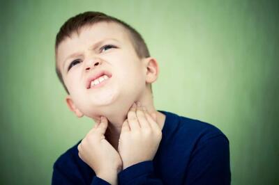 9 مورد از شایع ترین علت های گلو درد در کودکان
