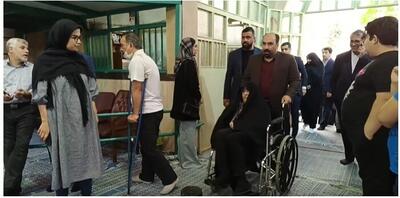 عفت مرعشی و فاطمه هاشمی رای خود را در حسینیه جماران به صندوق انداختند