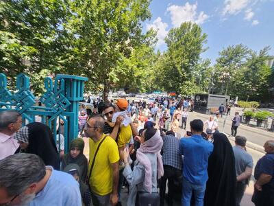 تصاویر: صف انتخاباتی حسینیه ارشاد