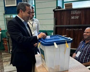 عباس عراقچی رای خود را به صندوق انداخت
