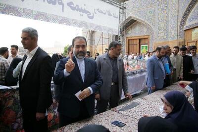 استاندار اصفهان: گستردگی و تعداد شعب رای گیری در استان مطلوب است