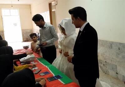 عروس و داماد بیرجندی هم رای خود را به صندوق انداختند - تسنیم
