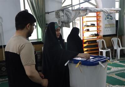 حضور با شکوه مردم اسلامشهر در شعب اخذ رأی + فیلم - تسنیم