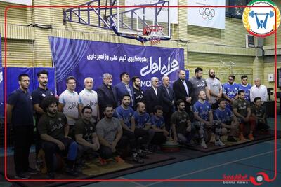 کیومرث هاشمی وزیر ورزش و جوانان از اردوی تیم ملی وزنه‌برداری ایران بازدید کرد