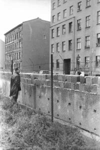 (تصاویر) دیوار برلین چگونه ساخته شد؟