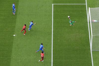 لحظه‌ای که ایتالیا بلافاصله پس از شروع نیمه دوم گل خورد (عکس)