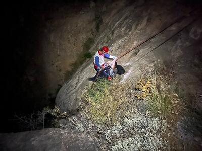 نجات سه کوهنورد گیر افتاده در کوه بعد از ۱۴ ساعت