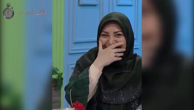 خنده‌های المیرا شریفی‌مقدم در برنامه زنده صداوسیما با خواندن پیام‌های عجیب مخاطبان که سوژه مجازی شد!