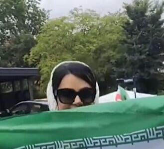ویدئویی از رفتار مخالفان جمهوری اسلامی با زن ایرانی که قصد رای دادن دارد | رویداد24
