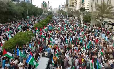 خروش کراچی؛ مردم پاکستان به خیابان آمدند/ ماجرا چیست؟